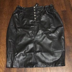NWT Faux-leather midi skirt with elastic waist